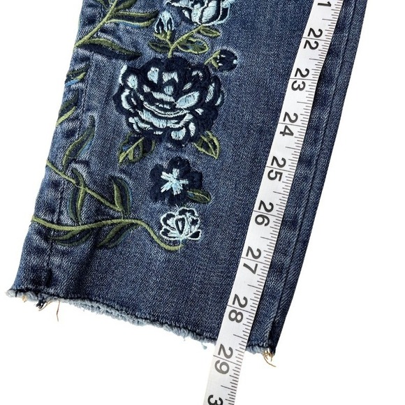 Driftwood Jackie Embroidered Ankle Jeans Sz 32 Floral Raw Hem Mid Rise Boho - Picture 10 of 11